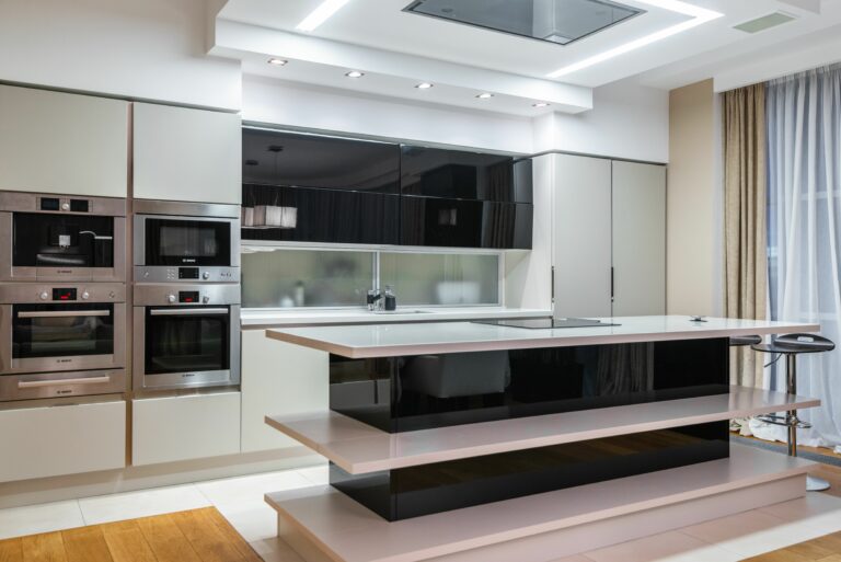 MöbelTech - Nowoczesne meble na wymiar High-end contemporary kitchen featuring sleek design and modern appliances for elegant living.