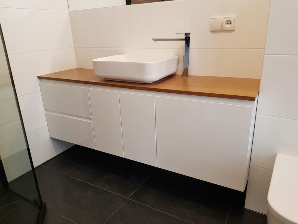 badschrank nach mass guestrow