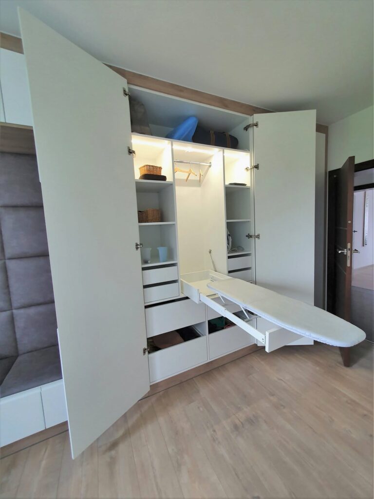 massgefertigter kleiderschrank nordwestuckermark