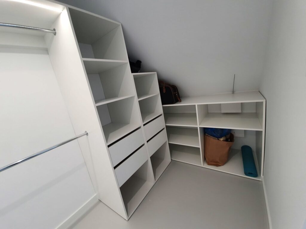 massgefertigter kleiderschrank zittau
