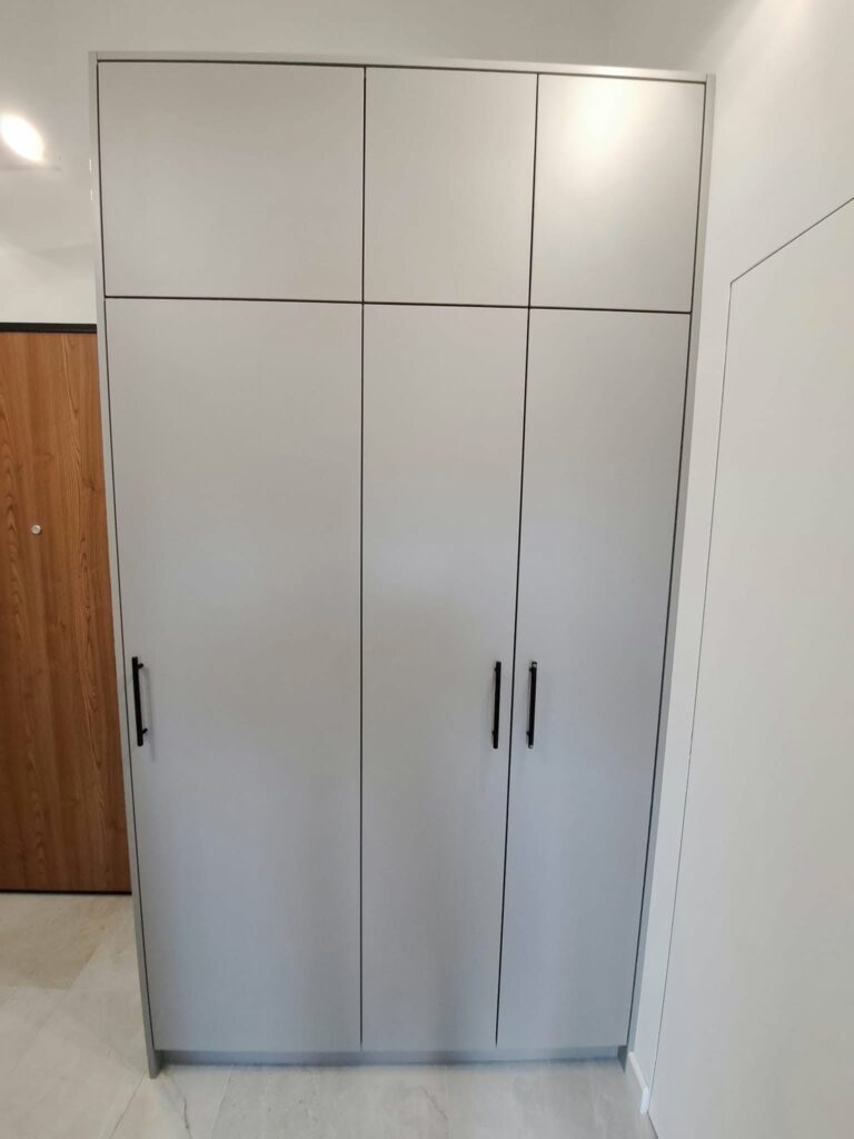 schrank nach mass mit spiegel drebkau