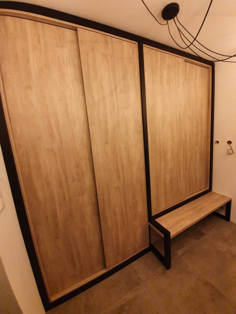 schrank nach mass mit spiegel geithain