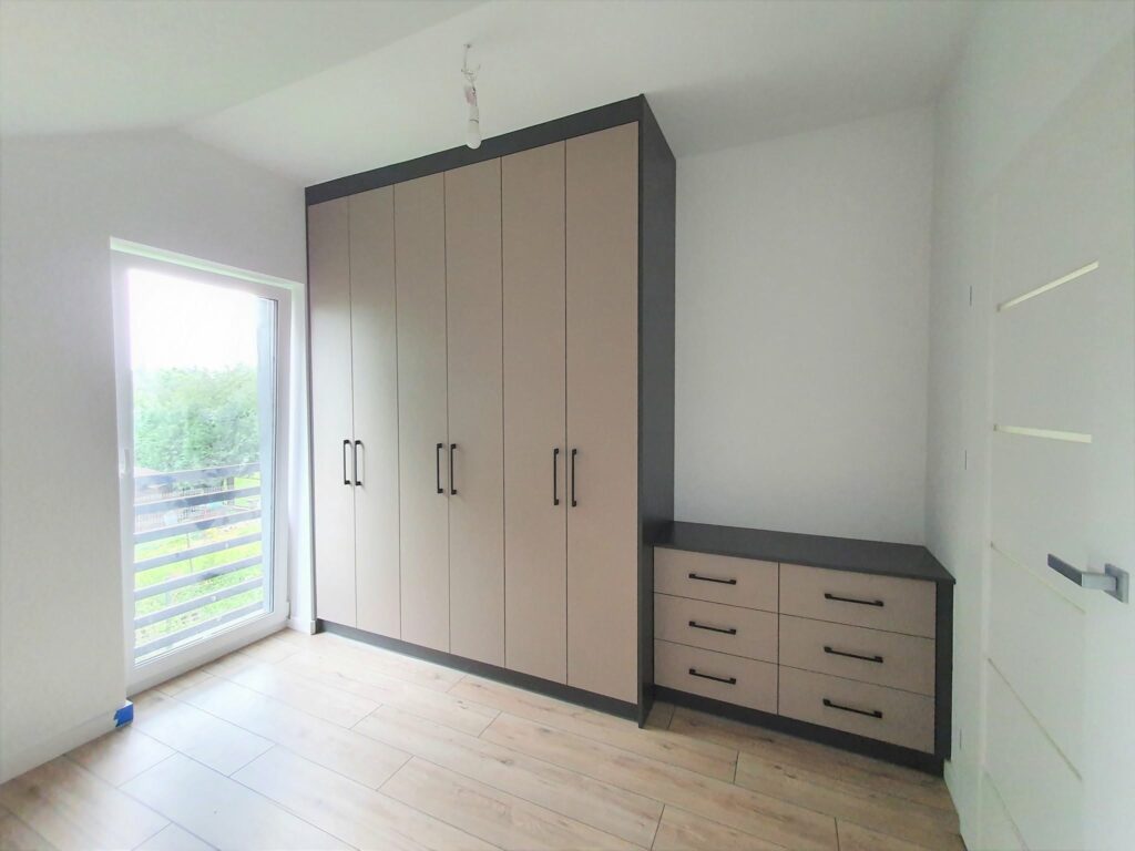 schrank nach mass mit spiegel lychen
