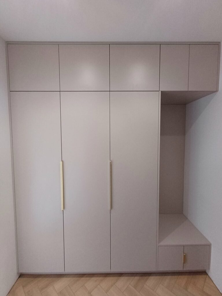 schrank nach mass mit spiegel mittenwalde